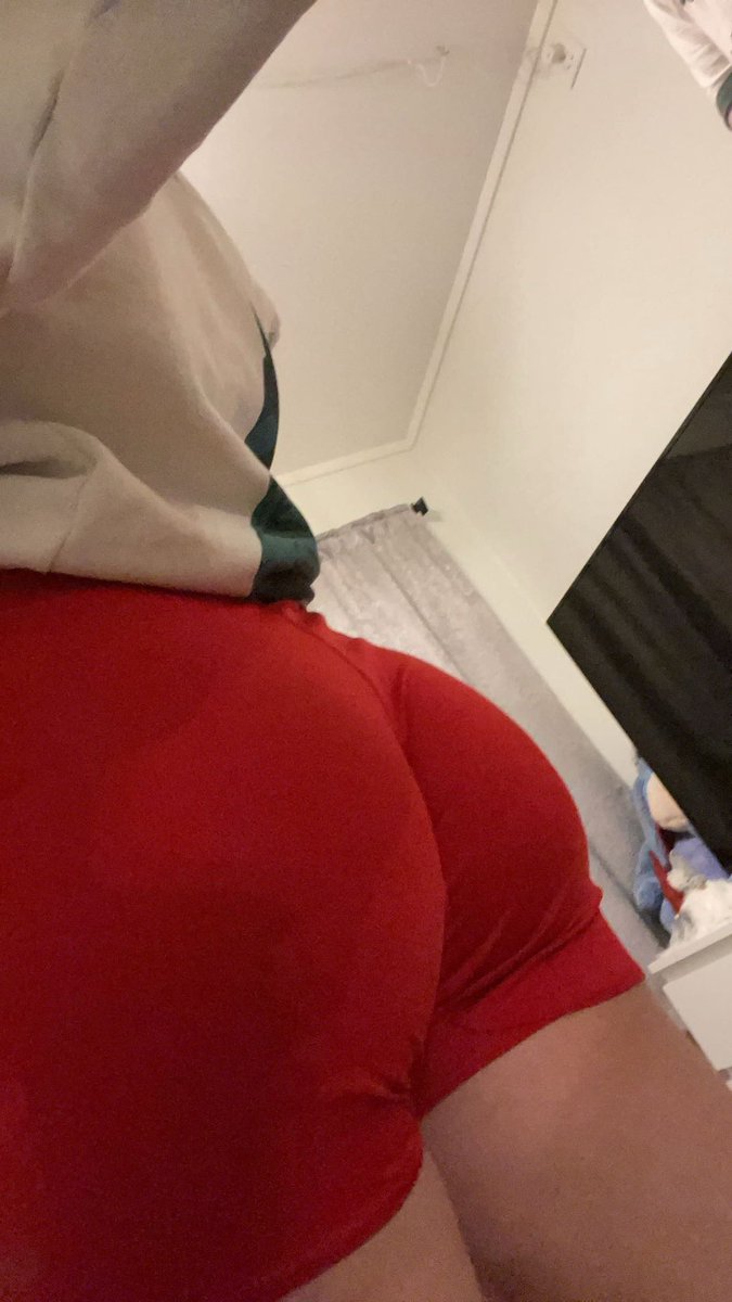 FreakyNich0le's tweet photo. Oopsies, it just fell out of my camera roll

#nsfwtwt #horny https://t.co/3Di0yfpKQp