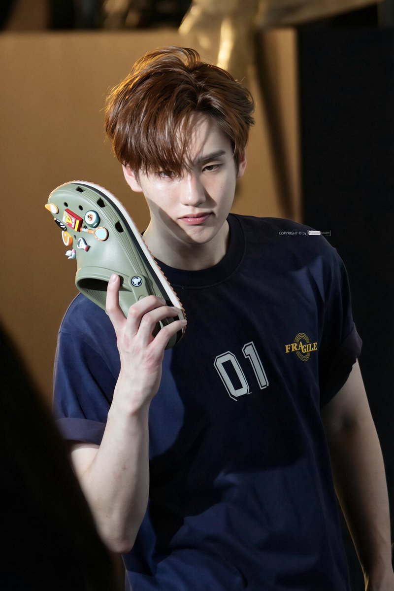 phugallery_th's tweet photo. Call me maybe📞

BUS X CROCS AT ICONSIAM 

#BUSxCrocs
#PHUTATCHAI
#PHUgalleryTH https://t.co/HetrWvG5xb