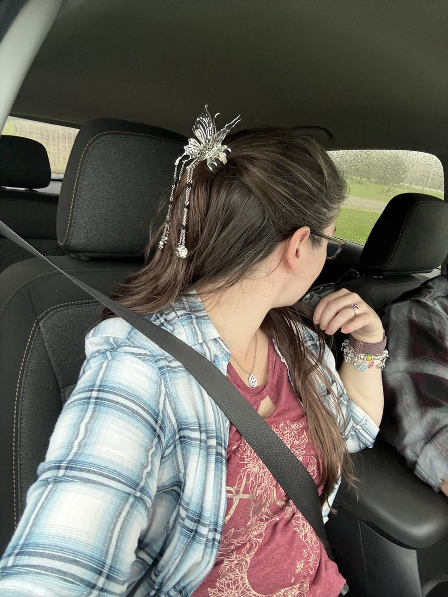 Scarletttfoxx's tweet photo. All decked out! Gotta accessorize π€ͺπ₯°
#dressedup #feltcute #natural #nomakeup #unfiltered https://t.co/h7sAK42ghz