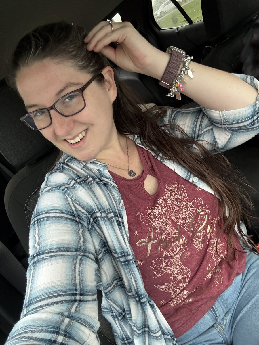 Scarletttfoxx's tweet photo. All decked out! Gotta accessorize π€ͺπ₯°
#dressedup #feltcute #natural #nomakeup #unfiltered https://t.co/h7sAK42ghz