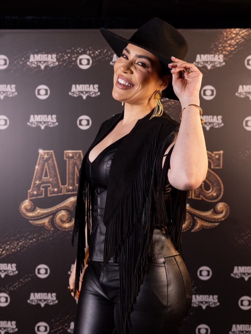 naiarainforms's tweet photo. 🚨 Naiara Azevedo teria cantado “Eu Te Amo, Eu Duvido”, faixa inédita com Murilo Huff, no especial  Amigas, da Globo, além de dois de seus maiores sucessos: “50 Reais” e “Palhaça”. https://t.co/6sOhKx0RzR