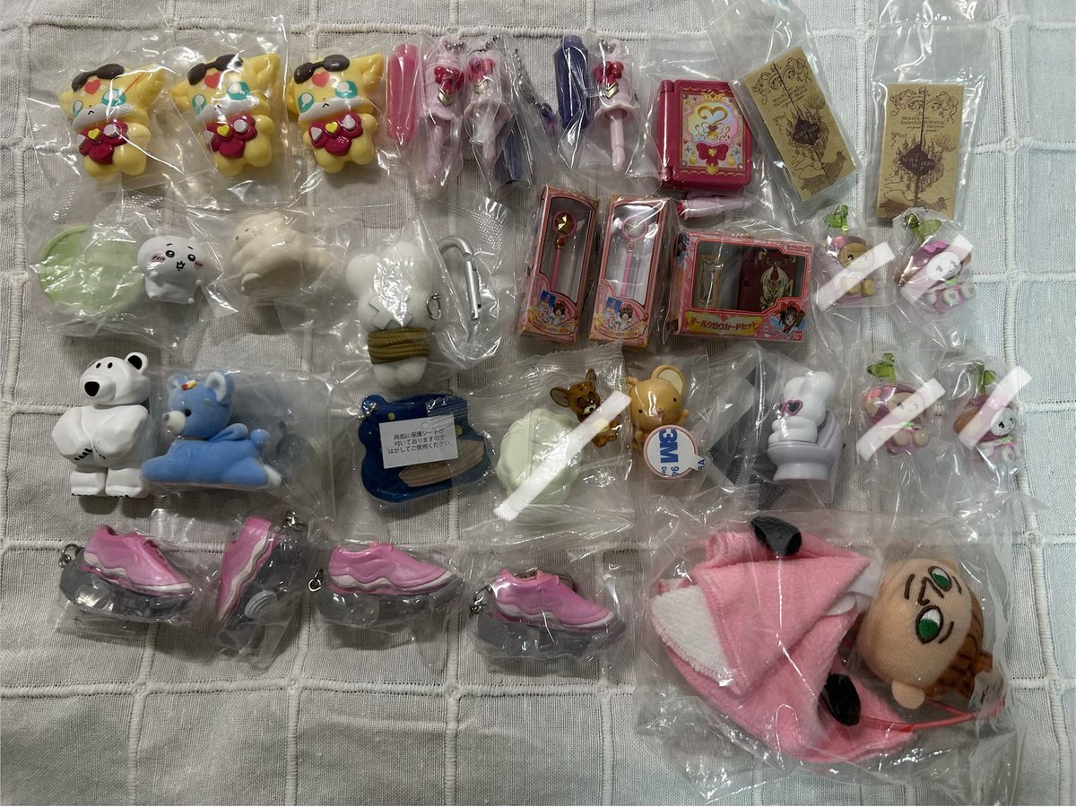 4meronomeron4's tweet photo. @O18yk 検索から失礼いたします。画像1-3、画像4赤丸のものお譲り可能ですが、お求めのものございますでしょうか？画像1枚目は画像3枚目より3点、2枚目は3枚目より1点の抱き合わせをお願いしております。(mikkoナッツは4点でお願いしています)ご検討いただけますと幸いです。 https://t.co/hUsahrPKMi