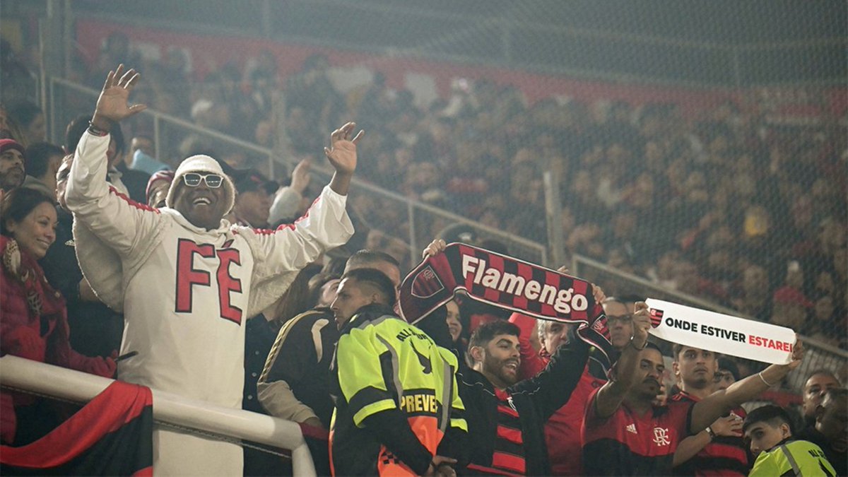 OC_Libertadores's tweet photo. El AURA que emana el TIPAZO del Flamengo que siempre viaja vestido de ángel 🏆😮‍💨 https://t.co/EnvsisnU8x