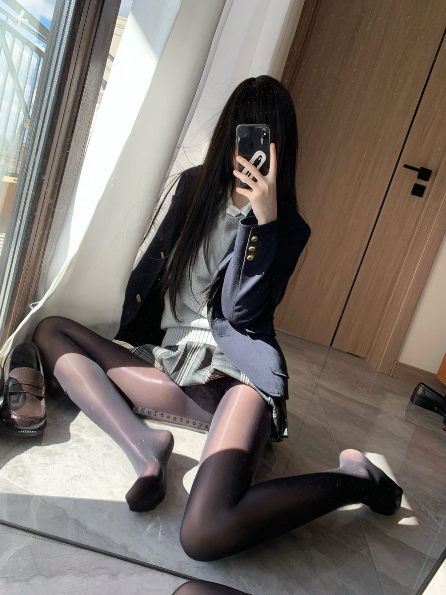 NJstrckae's tweet photo. 退一万步讲，你们难道就不想一边摸我一边和我一起看电影吗？
#南京 #黑丝 #女仆 #JK #丝袜 #反差 https://t.co/iXP1HYuaiq