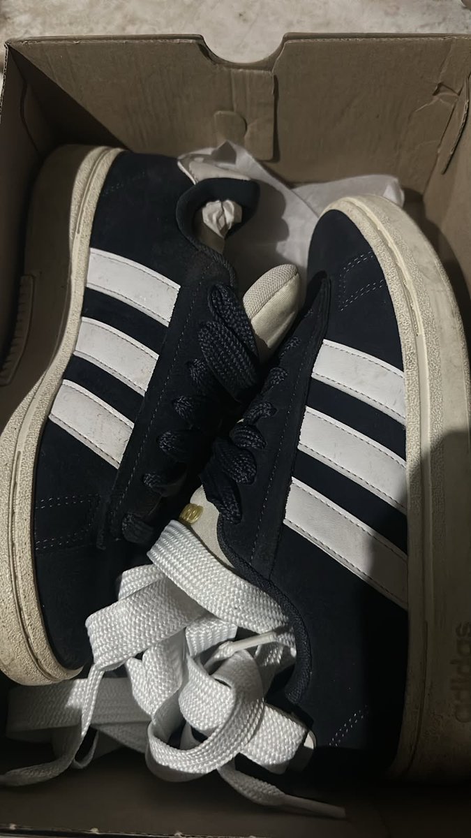 kalgcr's tweet photo. wts sepatu adidas sama nike air force sz 38, 400k 1, nego gpp, sayang udh gapernah dipake #zonauang #bealanja #sepatu #preloved https://t.co/psb4gvaoYw