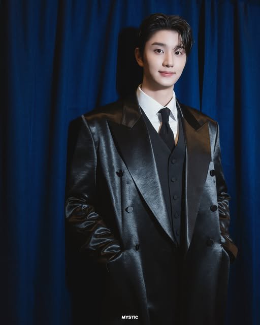 ijaewonc's tweet photo. The silhouette remains consistently elegant, the expression consistently self-possessed—an understated yet magnetic portrait of contemporary charisma. https://t.co/Vk8P2A1g3O