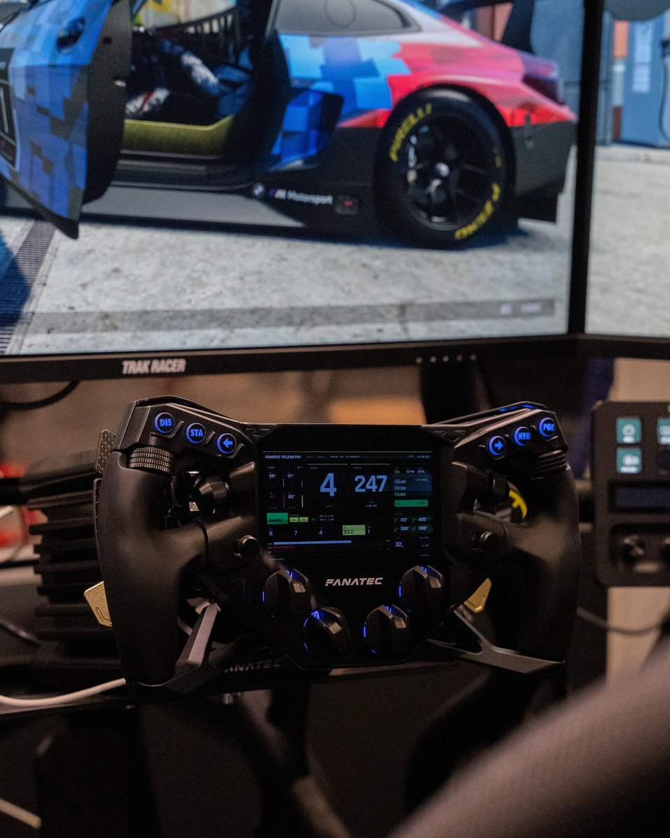 fanatec's tweet photo. A first look at the future of Fanatec. 👀

Meet Project Obsidian: 5" high-resolution color display, glass-covered interface, all-aluminum structure, 18 programmable buttons, SimHub compatibility via USB or Wi-Fi.

A glimpse of what's coming next. 🙌 https://t.co/nv7nodmqdv