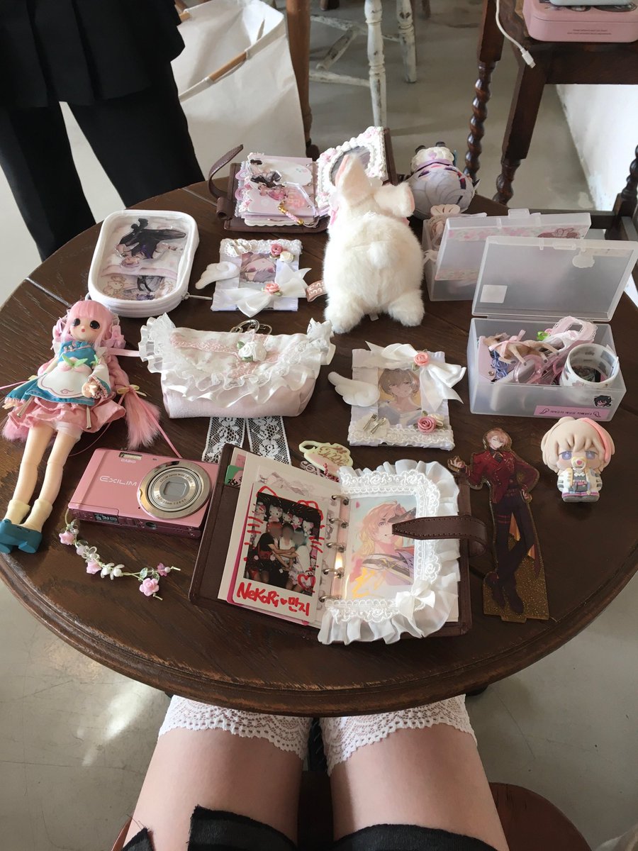 8axika's tweet photo. #겹친소

귀여운 거랑 게임, 버투버 좋아해여
함께 로블록스에서 계란 훔치실 분 구합니다
요즘 롤이랑 발로란트 자주 하고 계정 플텍일 때 드림 커미션 업로드 가끔 합니당

프로필 링크 꼭 읽고 팔로우 주세욤!!

https://t.co/gPIPB69ZEm https://t.co/OQTYd1UBfr