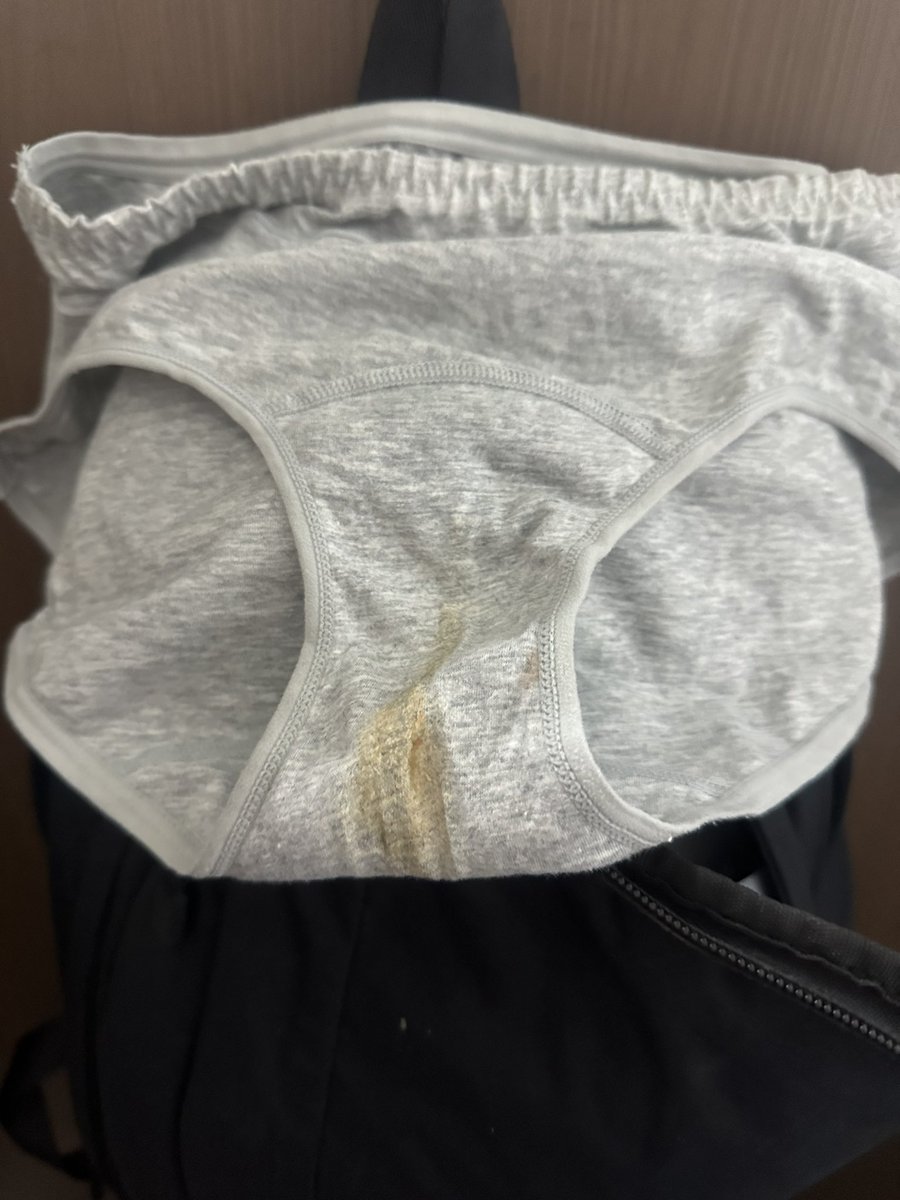 siuuuuleo's tweet photo. #郑州大学南校区 女生真的骚 内裤都能穿成这样 https://t.co/Equ6lWGJ6l