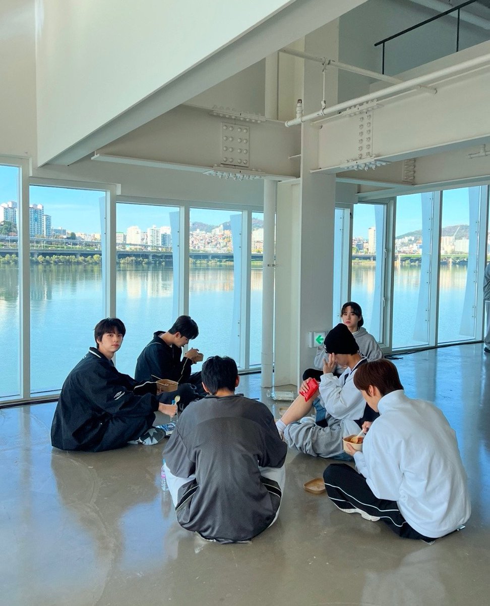 1107x0531's tweet photo. 투어스 데뷔 1000일 축하합니다 ❤️‍🔥 https://t.co/RzivtZfAnc