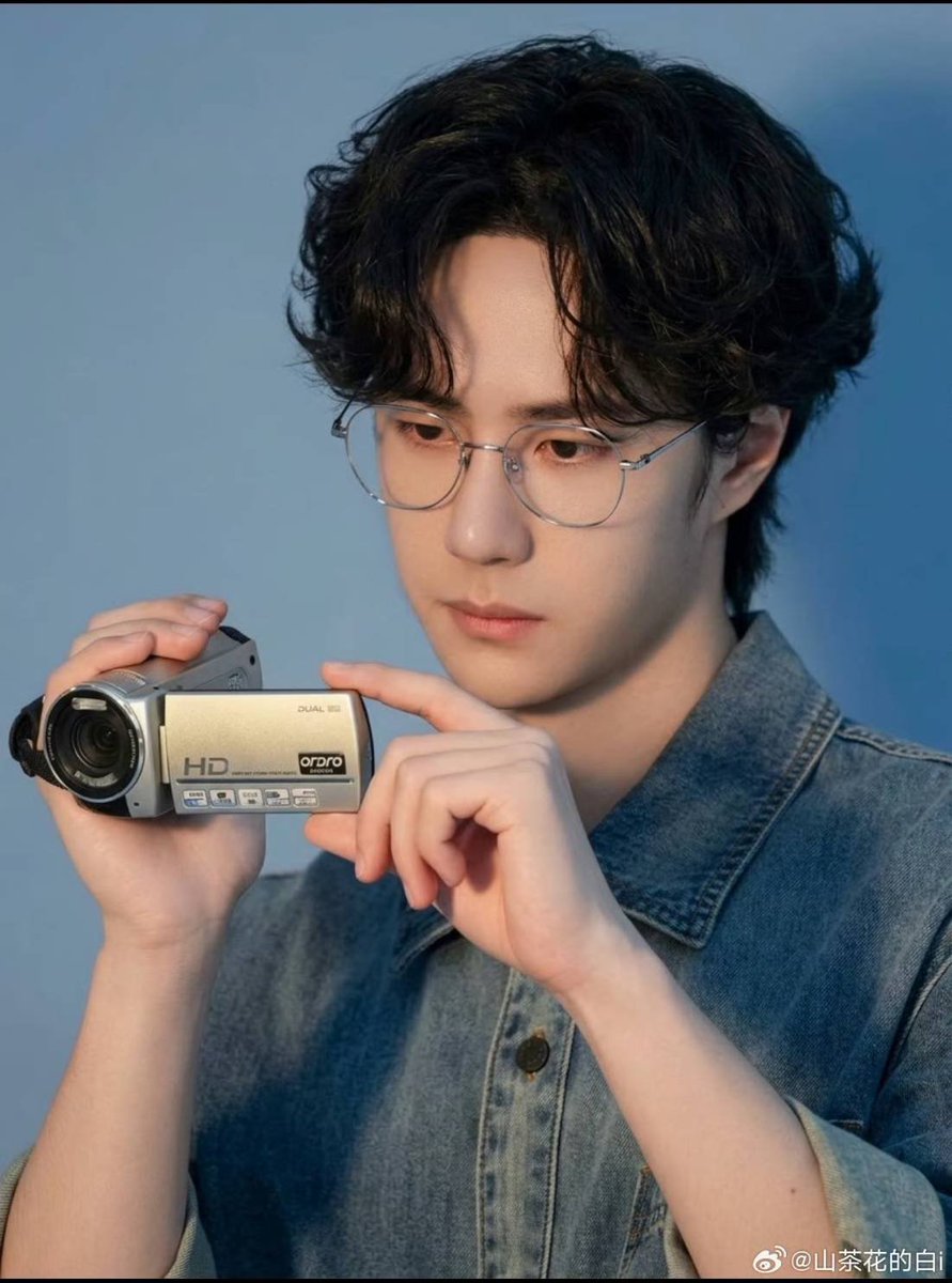 fallinginyibo85's tweet photo. เมนู "ลาเต้ตี๋แว่น" สุดละมุนนี้สั่งได้ที่ร้านกาแฟร้านไหนคับ

#WangYibo https://t.co/GJymIeAxTH