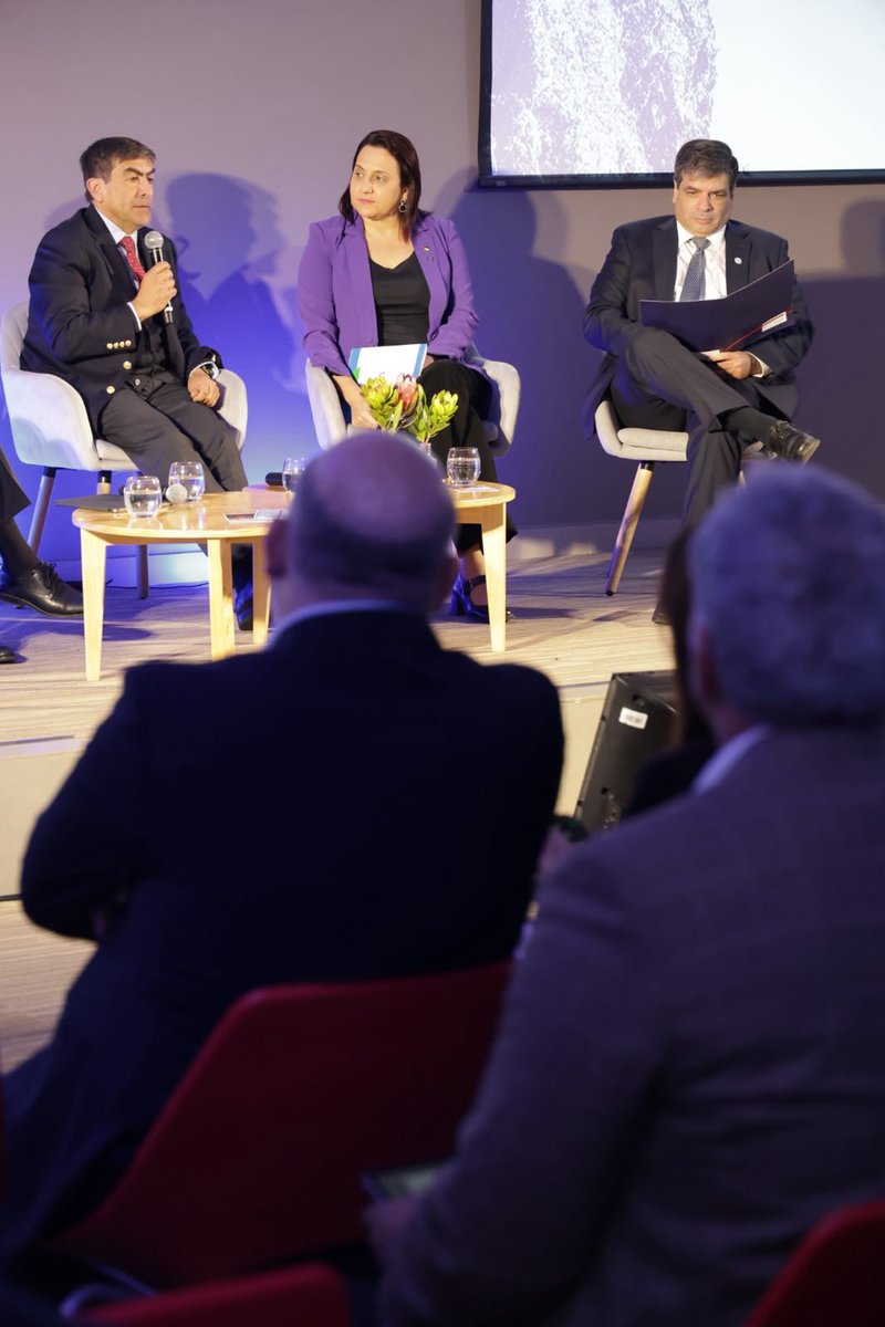 uohiggins's tweet photo. “Necesitamos tener esa masa crítica en la región de forma permanente, formada acá, involucrada y que conozca la región en toda su profundidad”, señaló la Rectora durante el panel de conversación. 🗣️📍 #UOH https://t.co/N62CiRBRHr