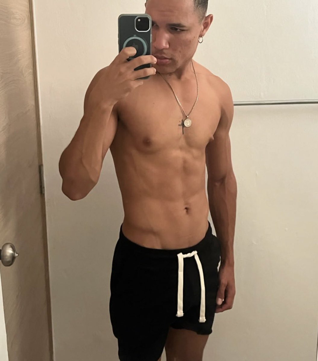 25albert_27's tweet photo. HOLA 👋🏻🇩🇴, A BUEN TIEMPO! YA ALMORZARON? #rd #fypシ゚viral #destacar #todos  #gluteos #gym #hot #belleza #feed #nuevos #twitter #repostear https://t.co/Hp1PNHFsHo