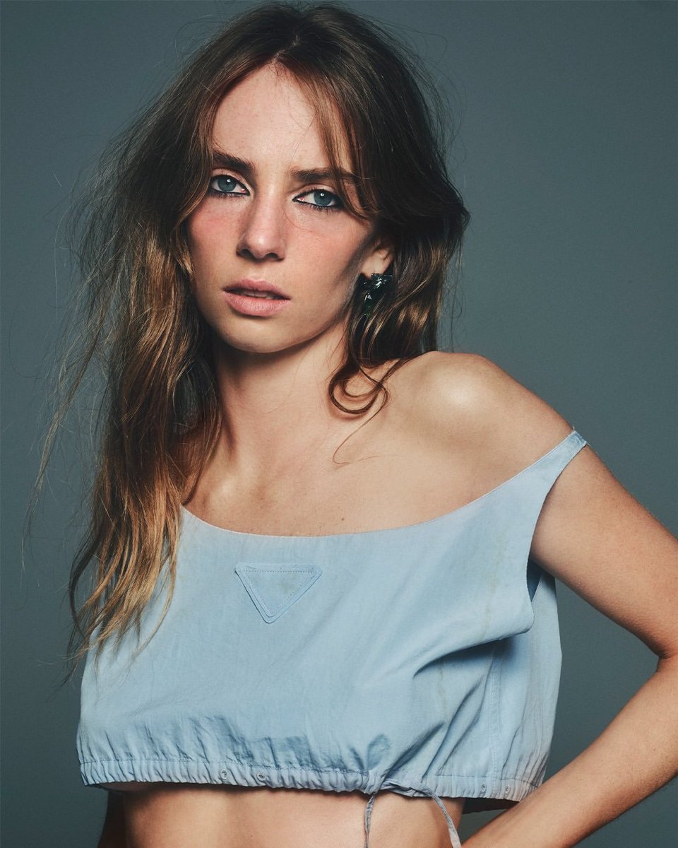 TheCinesthetic's tweet photo. Maya Hawke for Vogue España  📸 https://t.co/LDjgLnUDZh