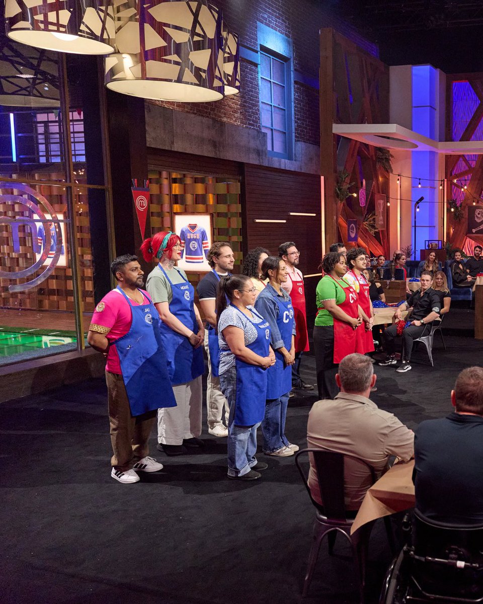 MasterChefCDA's tweet photo. 🔵🔴 Blue vs. Red! This week brought team rivalries, Canada’s athletes and plenty of kitchen teamwork madness! 🇨🇦👀

See how it all went down in the #MasterChefCanada kitchen. Stream now on @CraveCanada! https://t.co/I9p8fM1phs