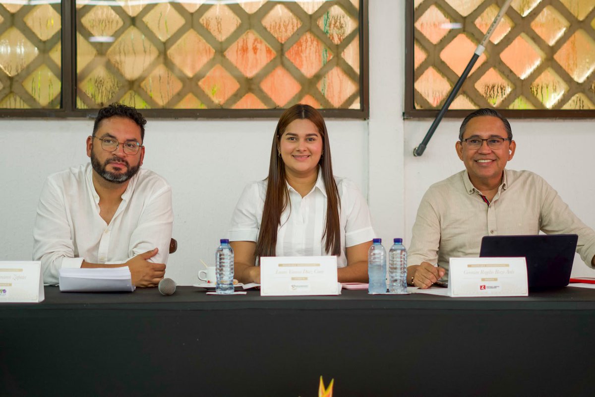 martharuizsol's tweet photo. Hoy cumplo mi compromiso con Córdoba y honro la palabra que di en campaña. Desde el territorio, la Comisión Primera de la Cámara de Representantes realizó una audiencia pública para escuchar a los usuarios del sistema de salud.

Durante la jornada abordamos el Proyecto de Ley Estatutaria 048 de 2026 Cámara, que modifica y adiciona la Ley 1751 de 2015 para fortalecer las garantías del derecho fundamental a la salud y superar las barreras que enfrentan los pacientes.

Escuchamos las dificultades de la ciudadanía frente a las demoras en la asignación de citas, las autorizaciones, la entrega de medicamentos y el acceso oportuno a la atención en las zonas rurales. Llevaremos sus aportes al debate legislativo en el Congreso de la República.

Seguimos trabajando por una salud más humana, oportuna y digna.

#SaludEsDerecho #Córdoba #SoSFamilia