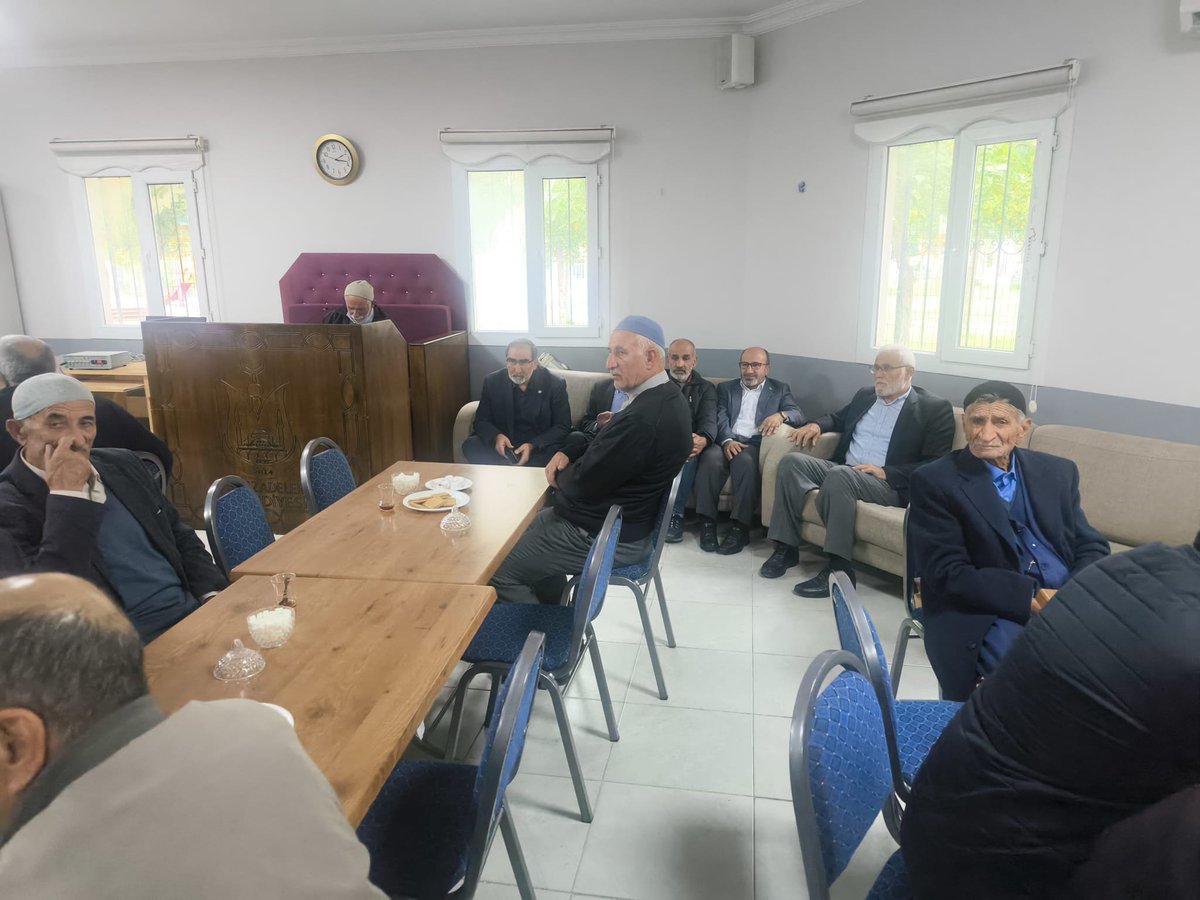 HudaParizmir's tweet photo. İl Başkan Yardımcımız Mehmet Tayyip Duran ve beraberindeki heyet, Genel Sekreterimiz Mehmet Hüseyin Yılmaz’ın Manisa’da vefat eden amcası ve yengesinin taziyelerine katıldı.

Merhumlara Allah’tan rahmet, kederli ailelerine sabır ve başsağlığı diliyoruz. https://t.co/6TBY9mdrdI