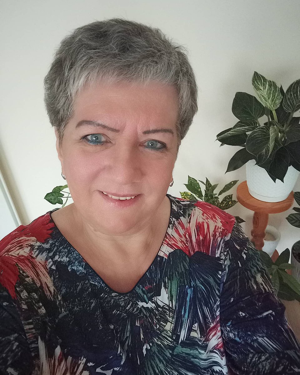 AldonaDX's tweet photo. Older woman here — tell me your age and kinks in DM.  https://t.co/Jx3zEoxIGk https://t.co/JbF2GbnFgY