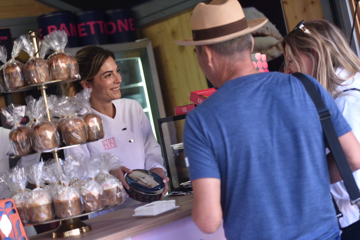 aytohuesca's tweet photo. Así ha sido la primera jornada de la tercera edición de #huescaesdulce 😋🙌🏻

Nos queda un fin de semana repleto de sorpresas y muuucho dulce 🍫

¡Nos vemos mañana!

#HuescaEsDulce #FeriaDelDulce #Huesca https://t.co/u9l43qpSeC