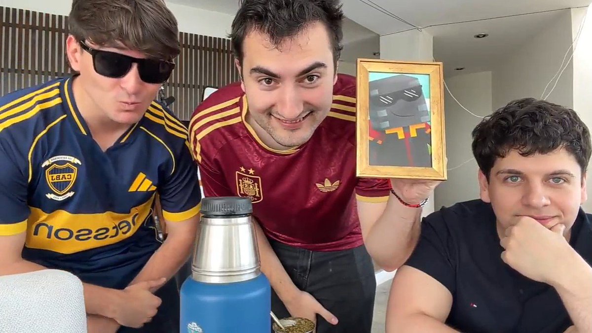 C_br1l's tweet photo. los más felices con el cuadro de rich https://t.co/ZFTkqL5Smu