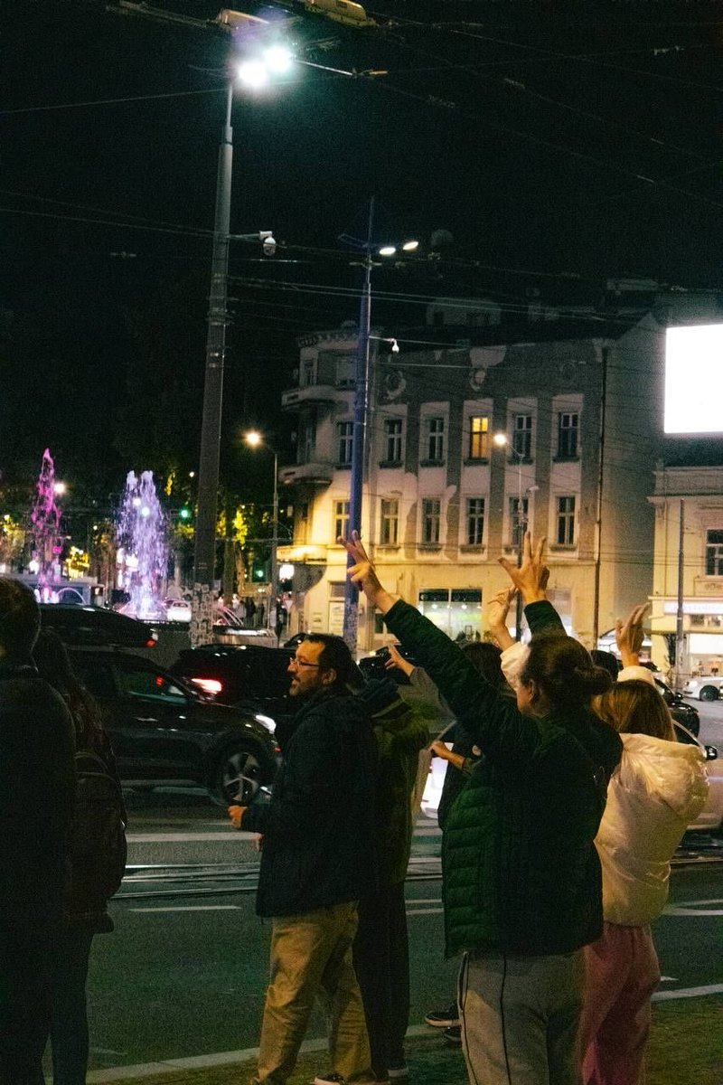 studentivracar's tweet photo. Hvala vam svima što ste nas sinoć podržali. Vidimo se 22.10. na istom mestu jer STUDENTI POBEĐUJU!❤️ https://t.co/NMNL2KrIqt