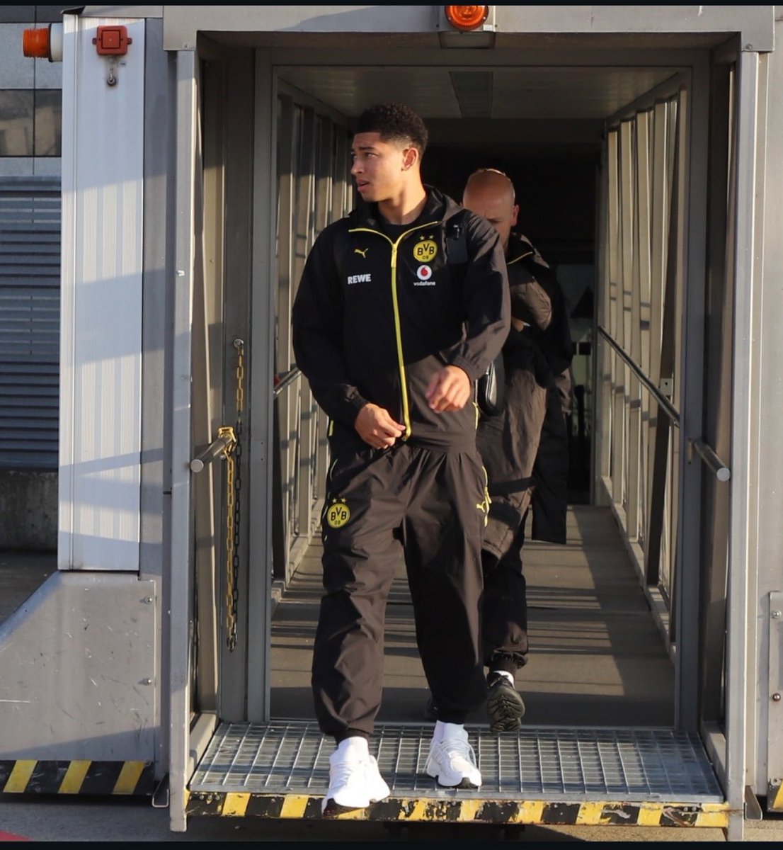 JB7BRASIL's tweet photo. 📷 Jobe embarcando rumo a Berlim para o próximo compromisso do Borussia Dortmund pela Bundesliga! https://t.co/9BbGjabYqy