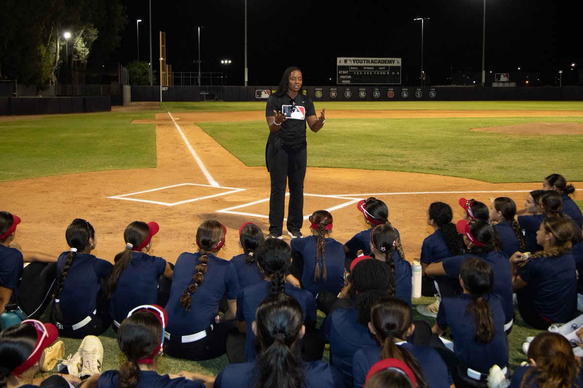 MLBDevelops's tweet photo. Compton came to 𝕮𝖔𝖒𝖕𝖊𝖙𝖊 💪
@MLB Softball Ambassador @natashawatley29 held a defensive clinic at the MLB Compton Youth Academy for the 4th stop of the 2026 Ambassador Tour! 🥎 https://t.co/3CQNnieIhF