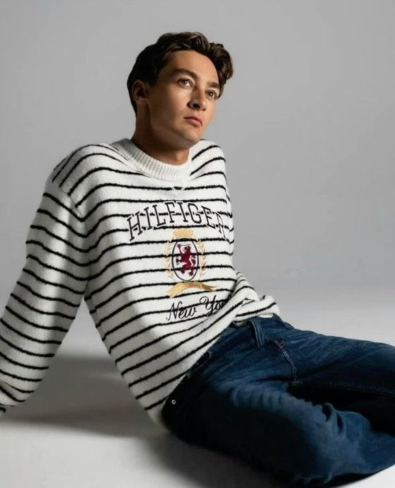russellvesti's tweet photo. george russell x tommy hilfiger you are forever missed 🧎🏻‍♀️ https://t.co/MEHiLXMtym