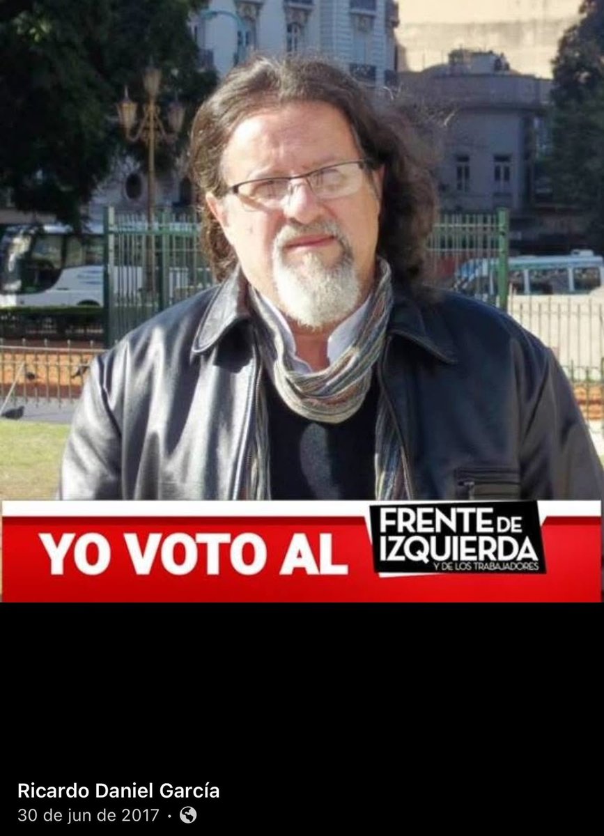 lilialemoine's tweet photo. Acá está el heroe. Cobra un sueldo estatal. Es docente (de arte) y es comunista. 
Te voy a incluír en la denuncia por celebrar un acto de violencia y fomentarlo. Van a poder juntarse y sentirse heróicos juntos 🫡

Cobardes de mierda, nunca se frente. E idiotas, porque estaba grabando medio mundo.