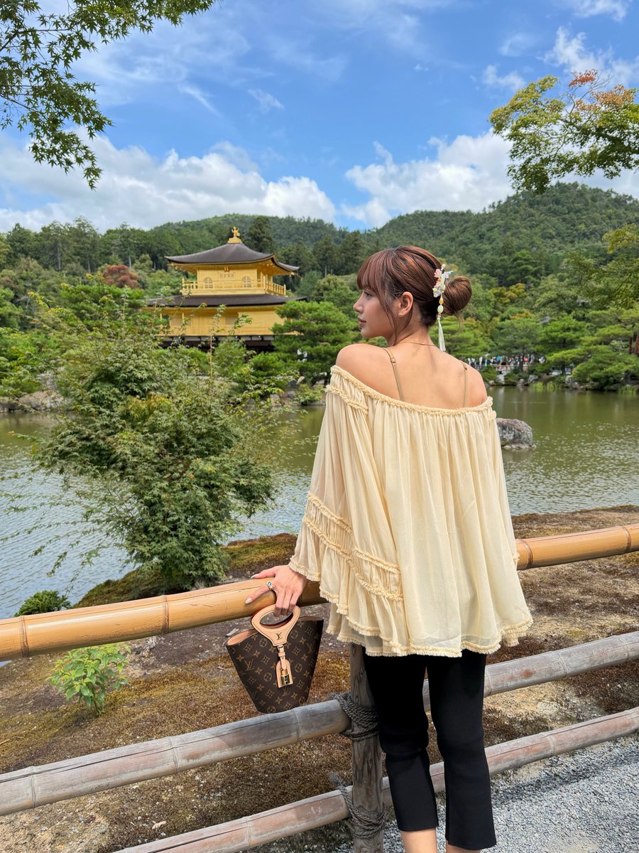 bvlgrlisa's tweet photo. she’s so girlfriend coded…i want her 🥹 https://t.co/ZsPPX2cwcj