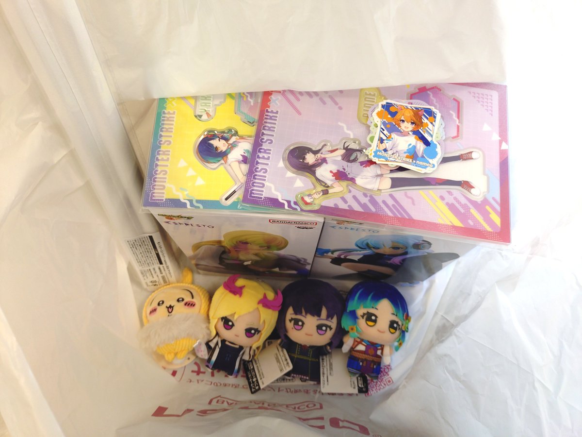 salmon0141's tweet photo. モンスト✕ナムコ 結果
リンネとヤクモのちびぐるみだけ…のつもりがフィギュアまで獲ってた😋総額10,500円
アルセーヌのフィギュアは苦戦してたら店員さんアシストしてくれた🥰ありがとうございました！

くじはタペストリー当たった✨大勝利 https://t.co/gMysovQ8aK