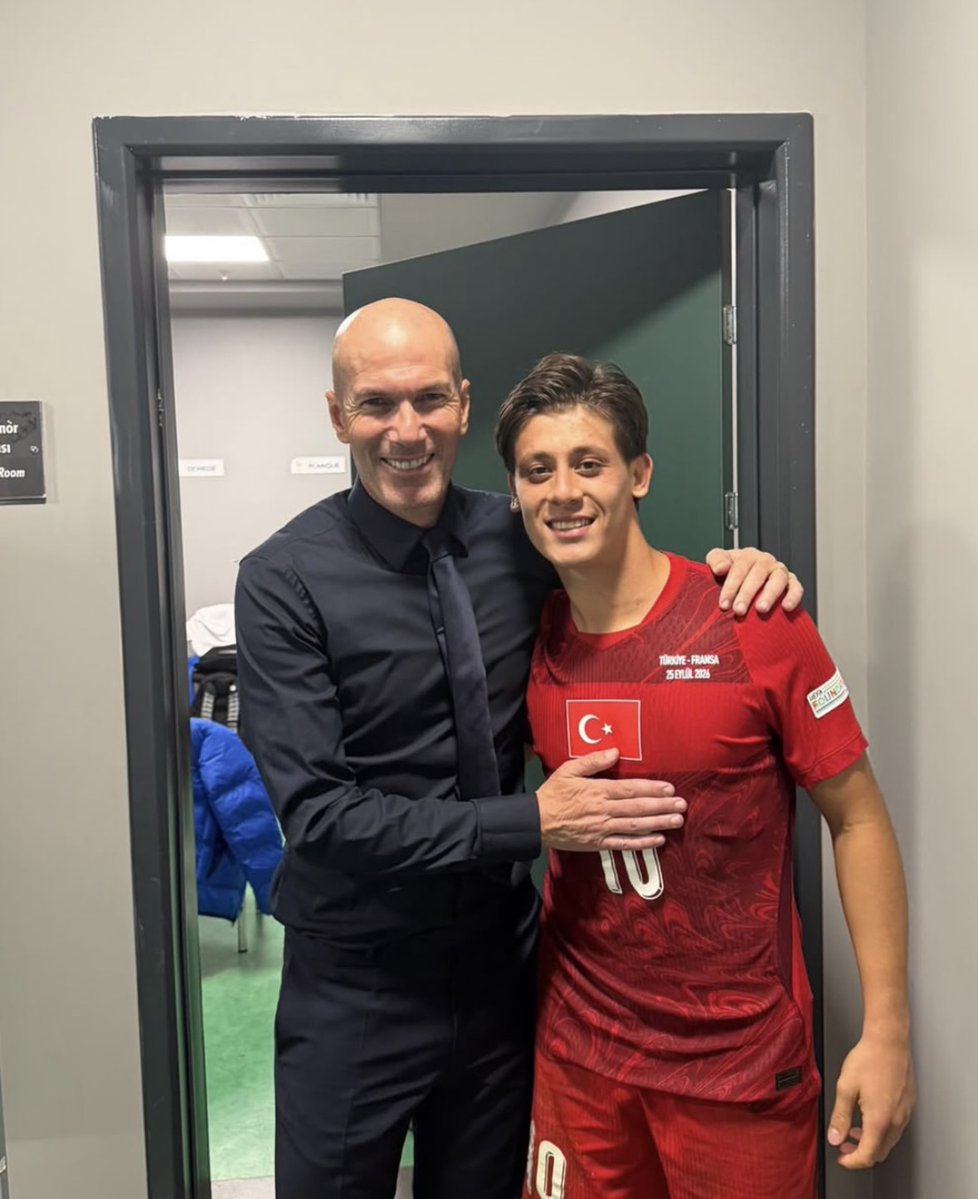 MadridXtra's tweet photo. ZINEDINE ZIDANE x ARDA GÜLER. 🤍😮‍💨 https://t.co/ypp9NFVbjT
