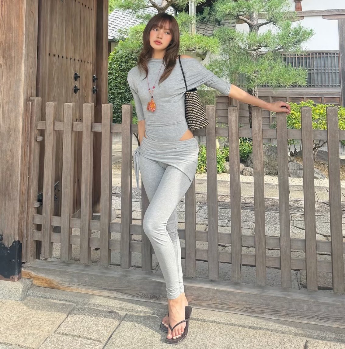 lalisahourIy's tweet photo. how do you genuinely look THIS GOOD? https://t.co/nlZy6nl8Zn