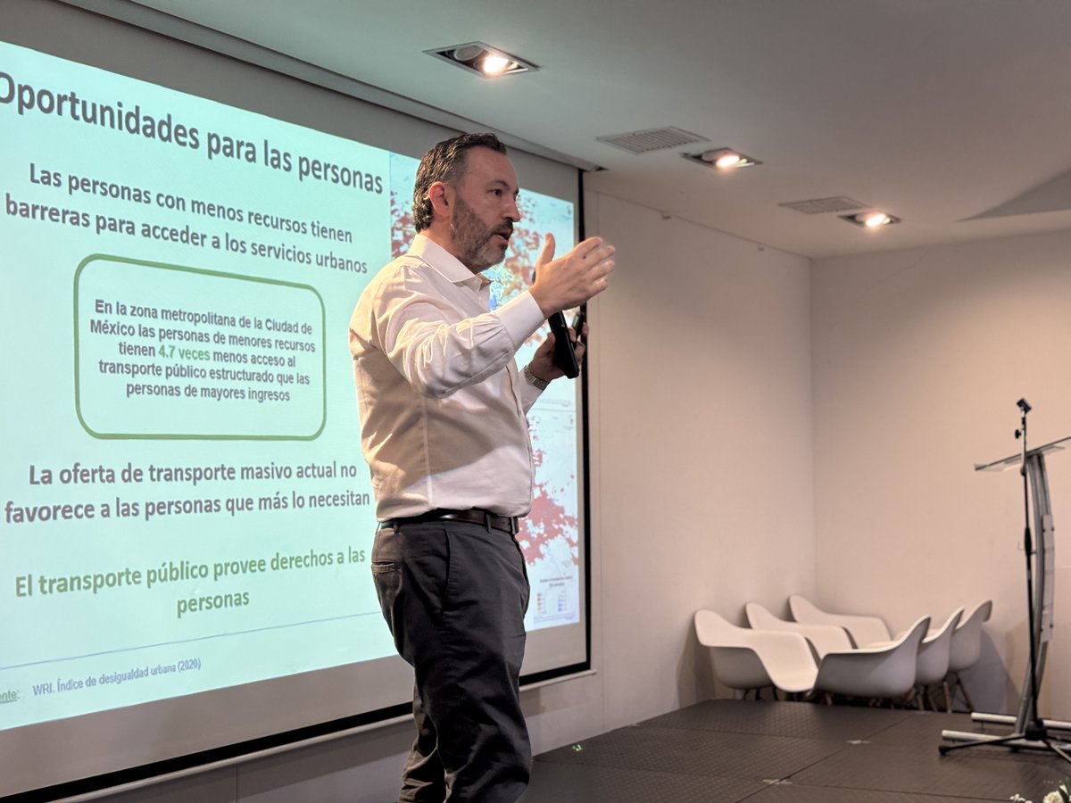 ProPacificoOrg's tweet photo. Felipe Ramírez, director global de Movilidad Urbana del @WRIMexico, presentó una reflexión sobre el desarrollo orientado al transporte, las alianzas entre los sectores público y privado, y la importancia de planear la movilidad junto con el desarrollo urbano. https://t.co/LmNdp9WrTS