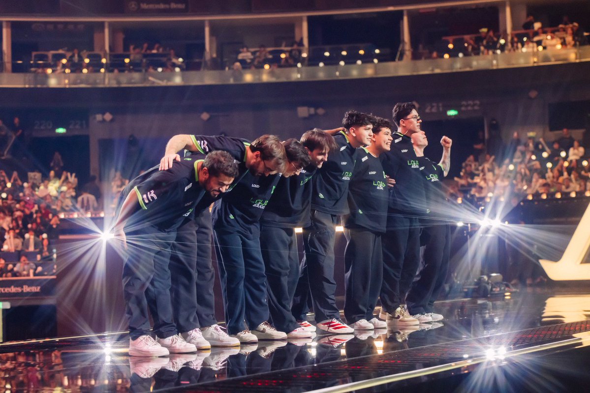 LOUDgg's tweet photo. A LOUD É O BRASIL

E O BRASIL É A LOUD NA GRANDE FINAL DO CHAMPIONS SHANGHAI. 🇧🇷 https://t.co/e01uOHnXqS