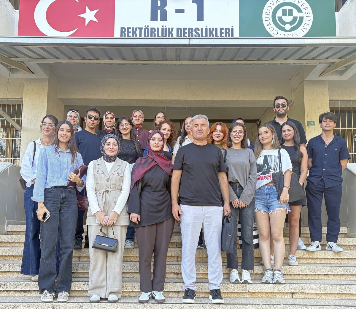 kursatkarasolak's tweet photo. Gencecik öğretmenlerimiz okullarında olmak, öğrencilerine kavuşmak ve üretmek istiyorlar! İnsan sermayemizi çürümeye terk etmeyelim! 

#BütçedenAGSyeAdil50Bin https://t.co/IICQ75ufLu