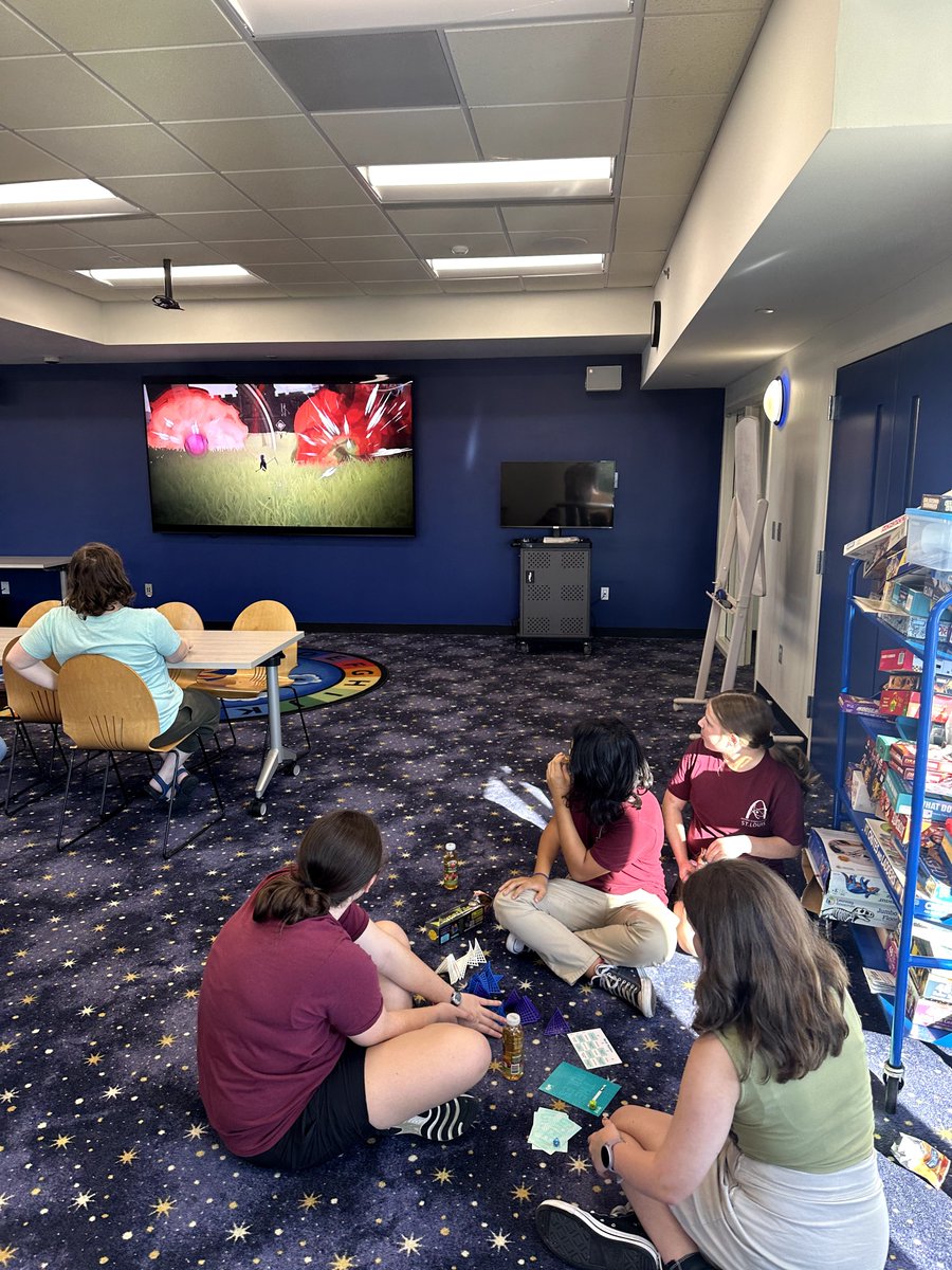 STLpubLibrary's tweet photo. We had a great evening at Buder Library during Teen Night! 🎉📚 Visit https://t.co/rmbAiM4eQe to join a Teen Night at your local SLPL location! https://t.co/ZxikdhFHtR
