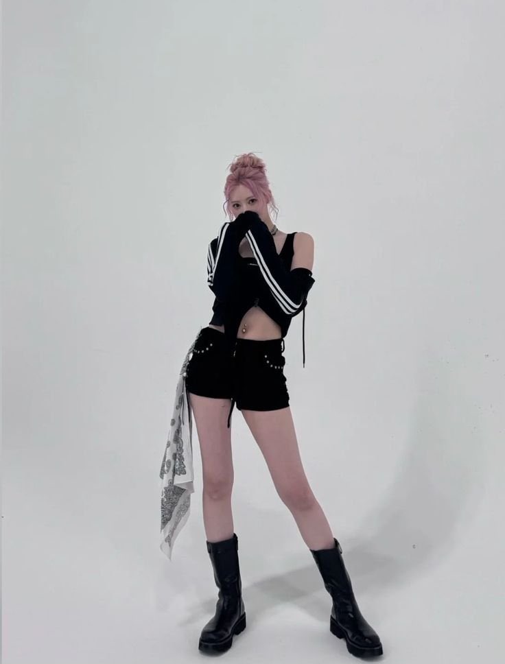 Rita_pharita's tweet photo. น้องแพรลงรูปใหม่ชุดสนามบินวันนี้ในWeverse แอ๊ะ 🫣👀 รุภาสปอยล์ 
อ๊ะเปล่าา!??แล้ววันนี้วันเกิดน้องรามิลงแบบนี้แปลว่าาาาาาาามโนไว้ก่อนหล่ะ 🤣🤭

#PHARITA #RAMI #RUKA https://t.co/gJsxpjQ7ge
