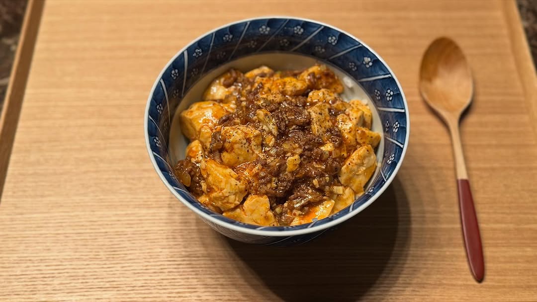 prisci_6ntcv's tweet photo. 四川風麻婆豆腐丼。
豆腐を自分の手でちぎって作りました。
文句なしのおいしさ。^_^ https://t.co/slAGitdxsz