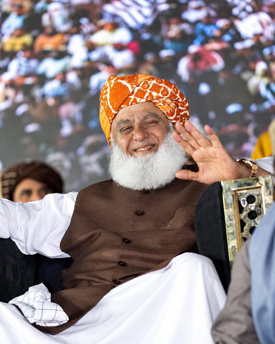 Khalidjandawar's tweet photo. نہیں عتاب زمانہ خطاب کے قابل
ترا جواب یہی ہے کہ مسکرائے جا

حفیظ جالندھری https://t.co/jNr4T7SWs3