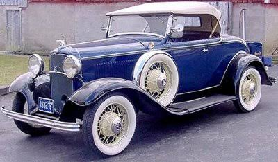 iowahawkblog's tweet photo. ROADSTER: n. a convertible top 2 seat automobile with no side windows and a detachable windshield

You lot are just sitting there like a bunch of morons letting Elon get away with calling a parakeet a poodle https://t.co/JCV2wdSeAo