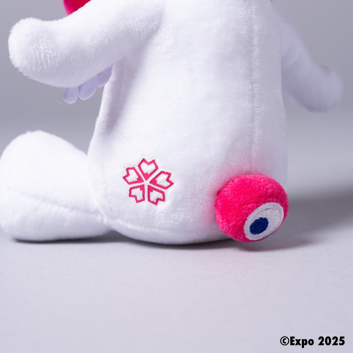 cerezo_goods's tweet photo. ミャクミャク セレッソ大阪コラボレーショングッズ第2弾が好評発売中！

「セレッソピンク」×「ホワイト」のスペシャルカラーをまとったミャクミャクが登場。

©Expo 2025
EXPO2025 公式ライセンス商品
