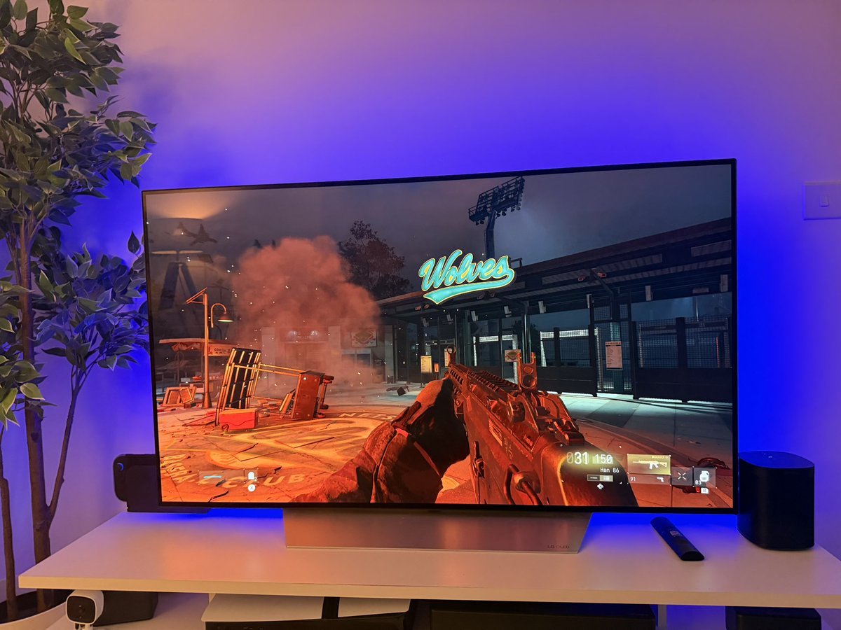 nath_rayn's tweet photo. @Fake_Snoozman @mjgvibes @CallofDuty Overall much cleaner! There’s two upscalling&amp; anti aliasing options now! Feels much smoother, hard to tell if  it is 60 but really feels it!!! https://t.co/D5JMQgNtjm