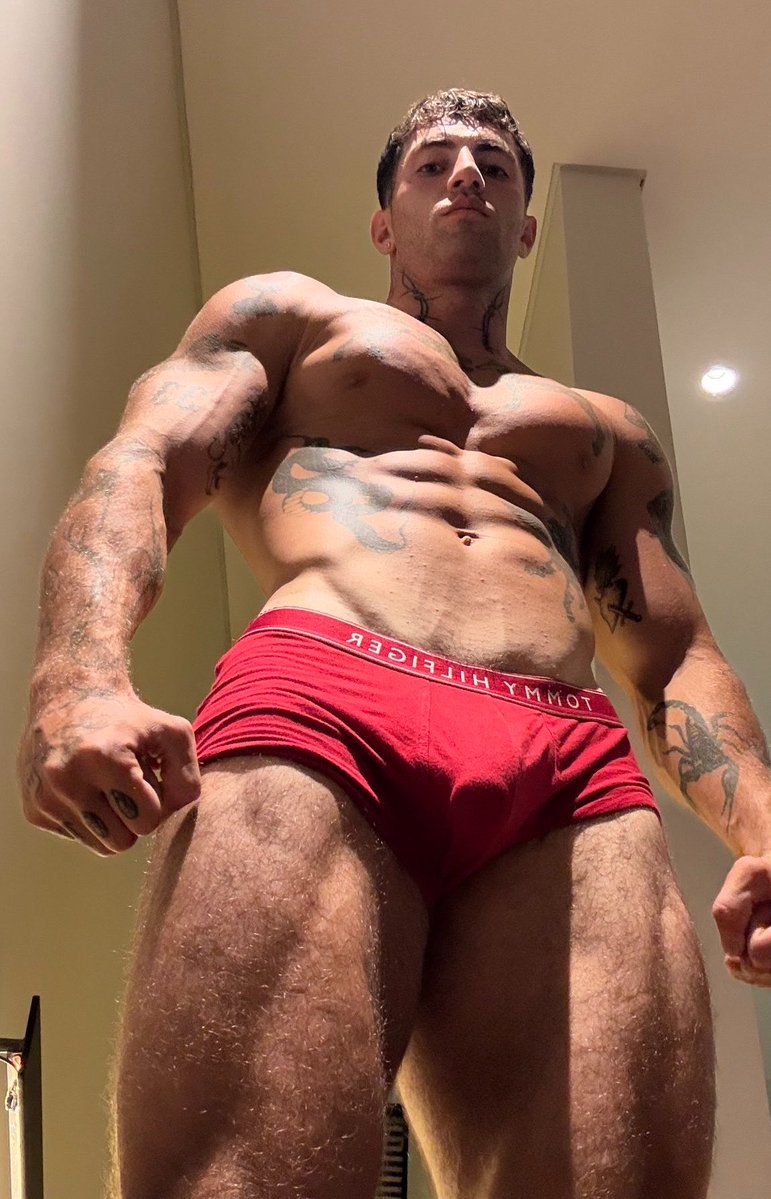king_alpha_emz's tweet photo. Do I have your attention now? https://t.co/Nj2aanwkcW