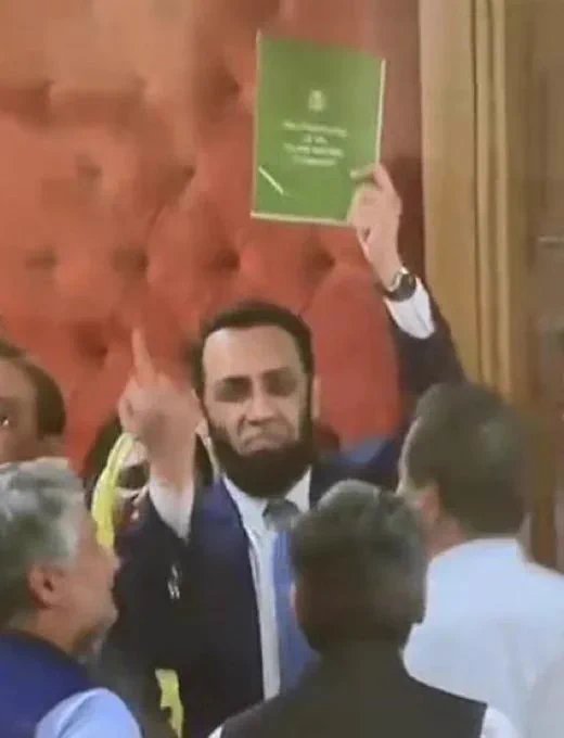 zakairpathan's tweet photo. @AzmaBokhariPMLN https://t.co/9iloSoZGYr