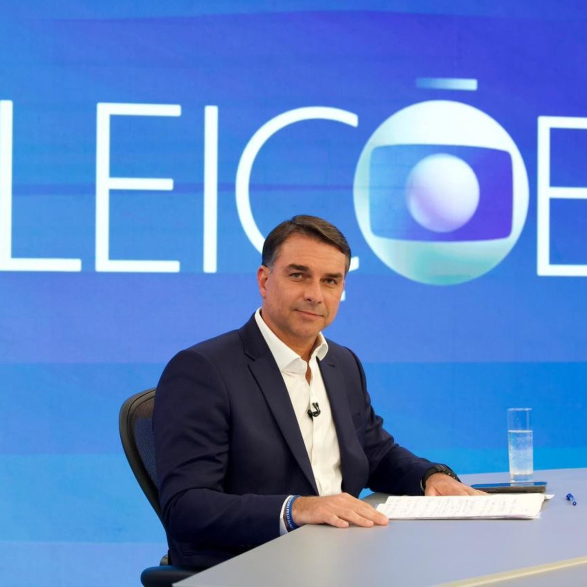 NP__Oficial's tweet photo. 🚨 ATENÇÃO l Flávio tem almoço reservado com a cúpula da Globo antes da sabatina do JN, informa o Metrópoles https://t.co/GusLYo23GI