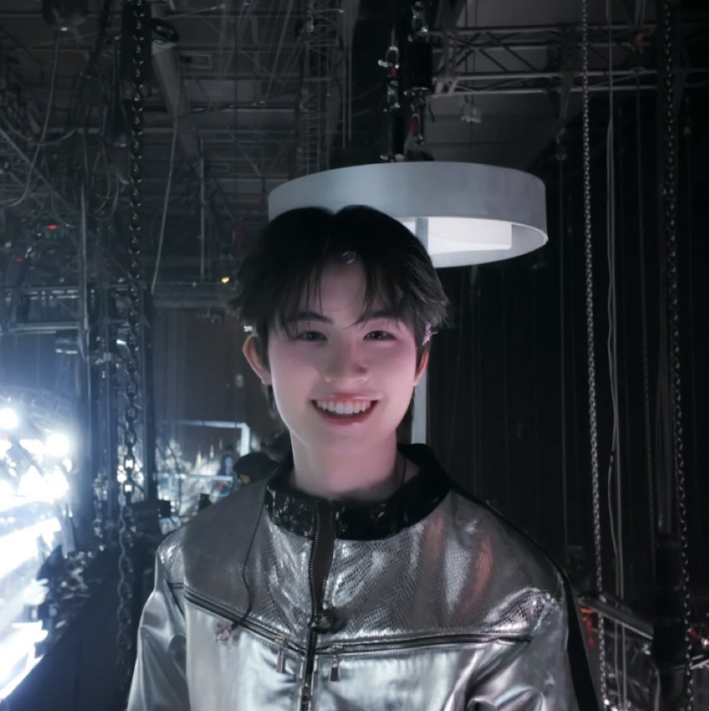 twtsdec's tweet photo. น้องเอเอหน้าตาโคสน่ารักอะ เกินไป ปากนิดจมูกหน่อย อิจฉาพ่กผุ้ชายวงบัสจัง ˰̮⛻̴⃠︣⸝⸝̼⸝֪⛻̴⃠︣ https://t.co/vPWffjHvDt
