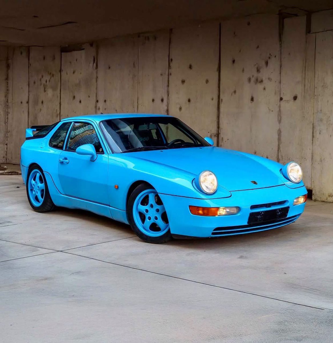 PorscheSauce's tweet photo. Porsche 968 Club Sport in Riviera Blue and the 968 Turbo RS one of under 10 made from memory in Speed Yellow/

I recall seeing the Turbo RS at classic car show at the NEC some years back. 

Such well balanced cars https://t.co/5KUYhAmkfz