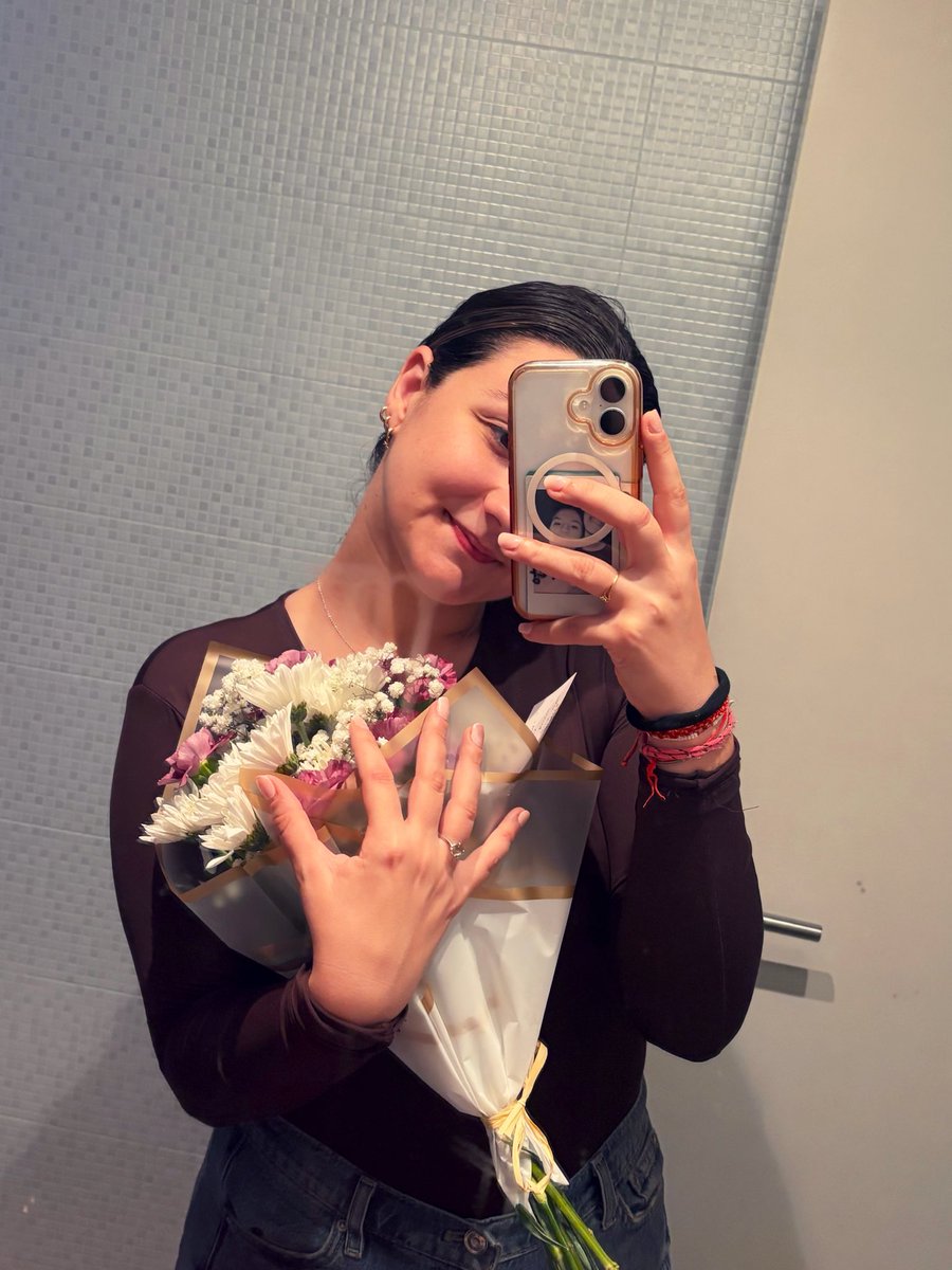 _arantxanvrr's tweet photo. Así se me alegra la semana y el corazoncito 💍 https://t.co/8QJDEYlmis