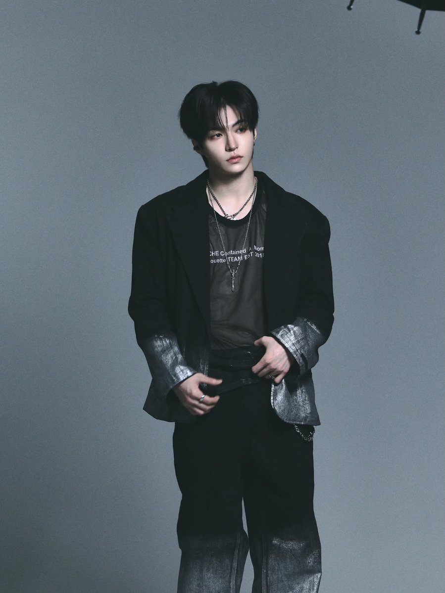elroming_'s tweet photo. #ROMIN #로민 #ロミン 🖤 

model choi romin’s here https://t.co/G6BfXuiM3J